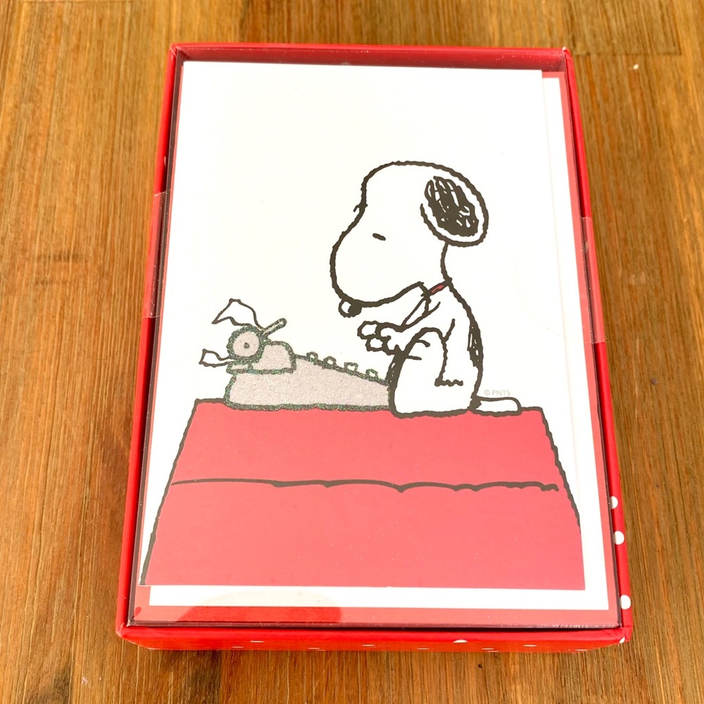 NWT Peanuts “Snoopy” 16 Blank Notes & Envelopes.